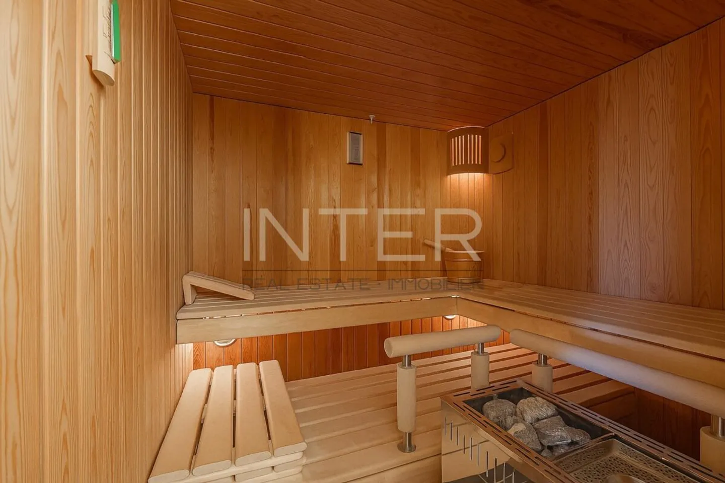 Stylische Attika-Wohnung mit Aussicht - Foto 5 von 13