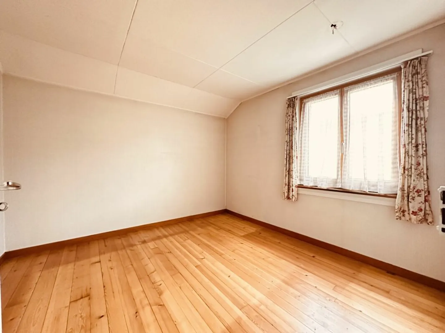 Detached single-family house, built in 1949, in need of renovation with potential - Photo 2 of 9