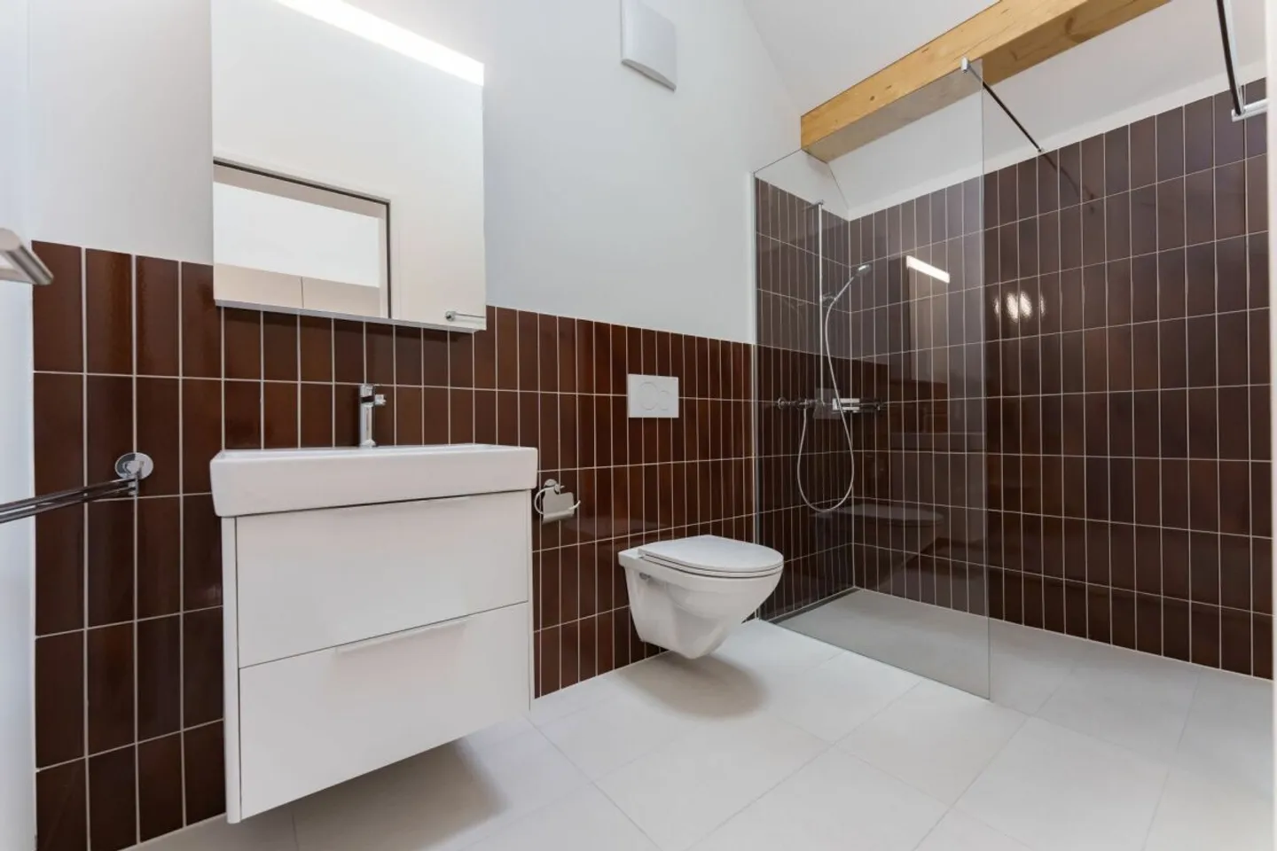 Prima locazione "Haus Fridolin": Attico moderno nel cuore di Glarona - Foto 2 di 7
