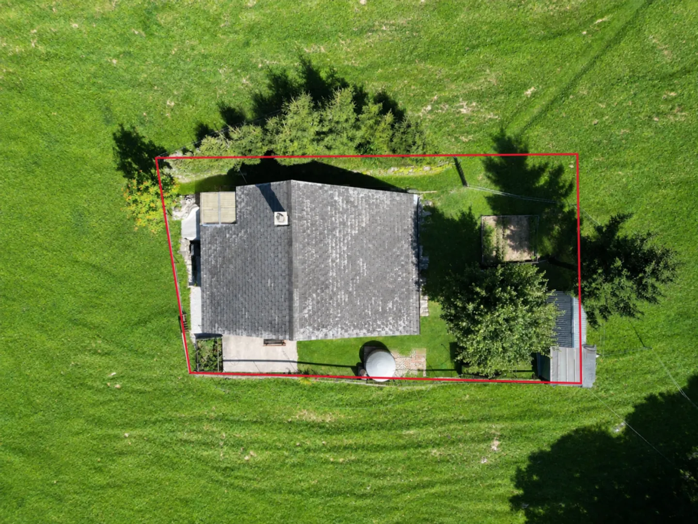 Freistehendes Ferienhaus an ruhiger und sonniger Lage in Elm, Gemeinde Glarus Süd - Foto 3 von 13