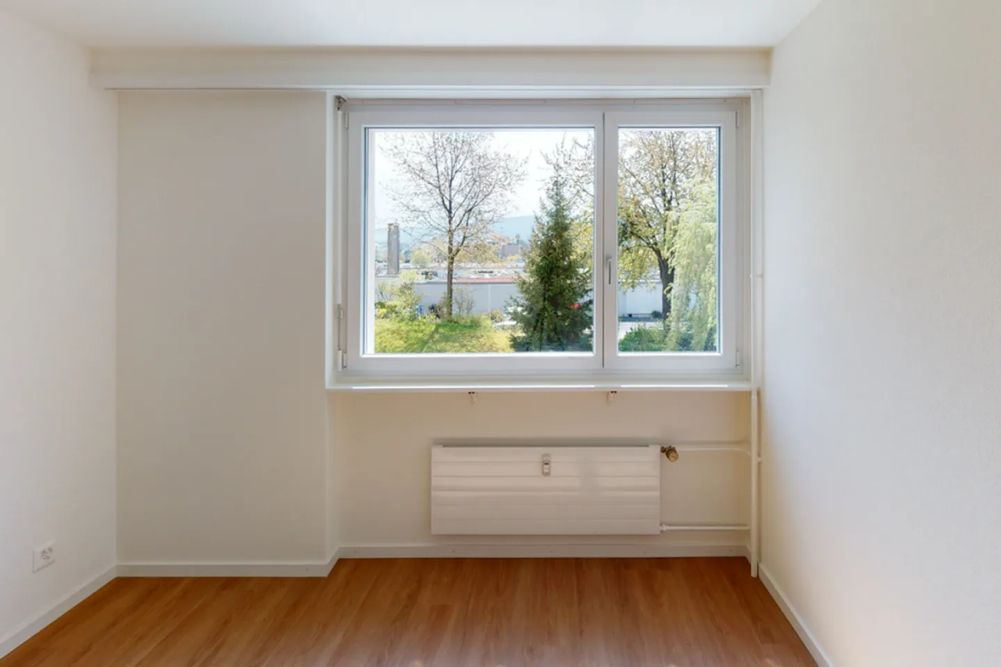 Living in a quiet location - Photo 9 of 10
