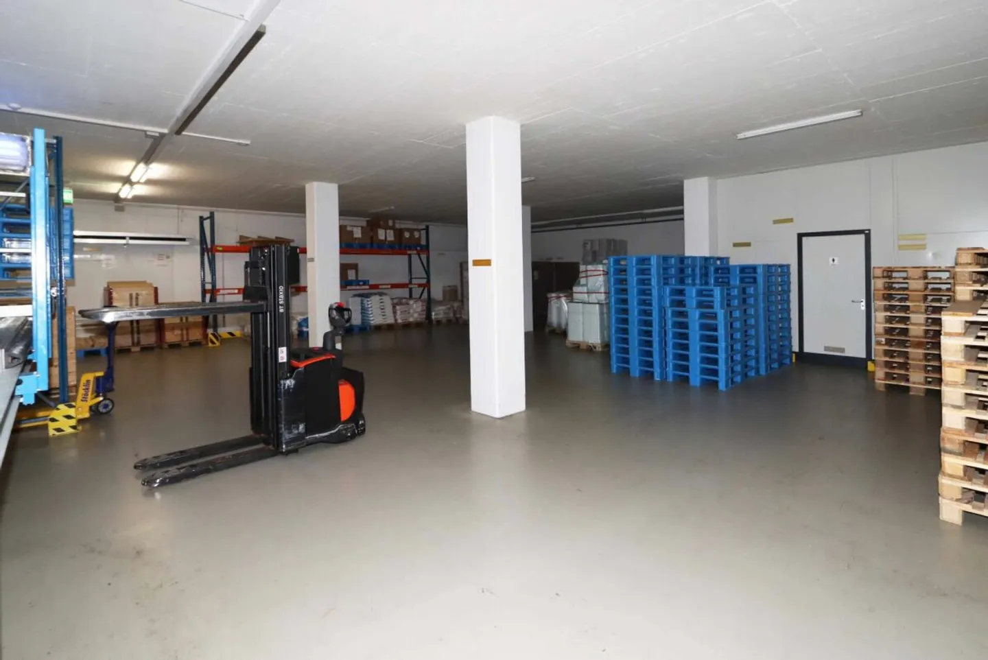 Bâtiment industriel et commercial Ouest à Mitlödi GL - Photo 6 sur 13