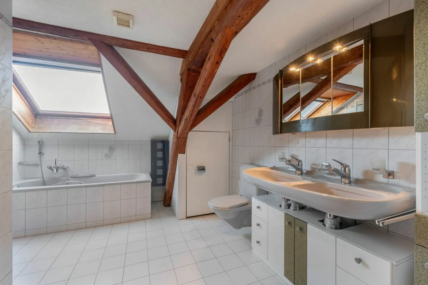 Maison 3 familles | Calme | Ensoleillé | Familial | Idéal pour la garde d'animaux - Photo 3 sur 13