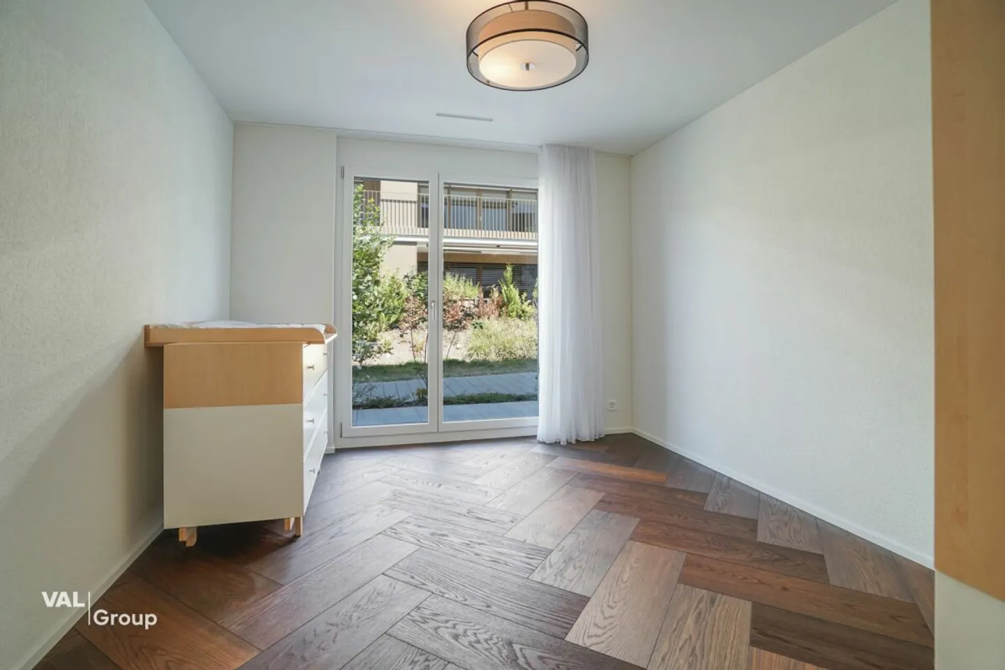 High-quality 5.5-room garden apartment with generous outdoor space in Winkel ZH - Photo 3 of 13