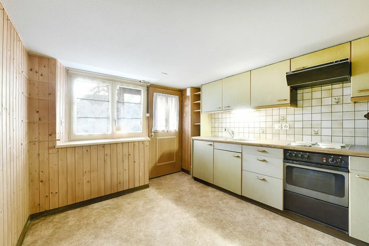 Two-family country house with development potential - Photo 7 of 12