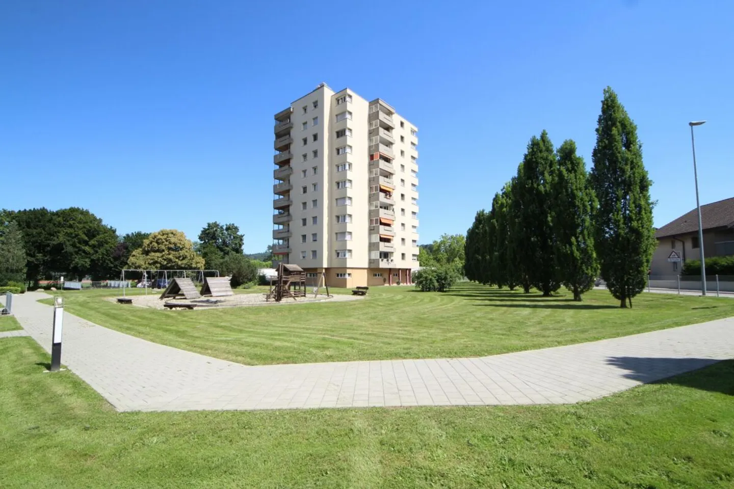 Schöne Aussichten! Helle und gemütliche Wohnung im 7. OG mit toller Bergsicht! - Foto 2 von 13