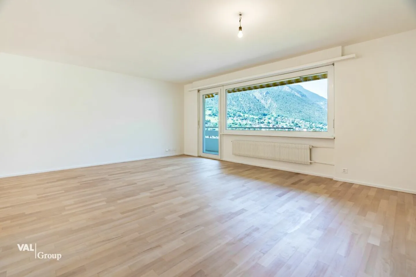 Light-flooded apartment with valley view in a family-friendly neighborhood - Photo 4 of 13