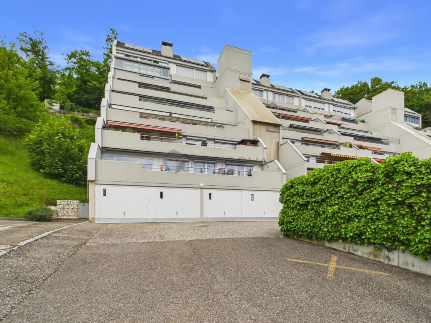 Modern 5.5 room maisonette offers exclusive living over three floors like in a single-family home - Photo 11 of 12