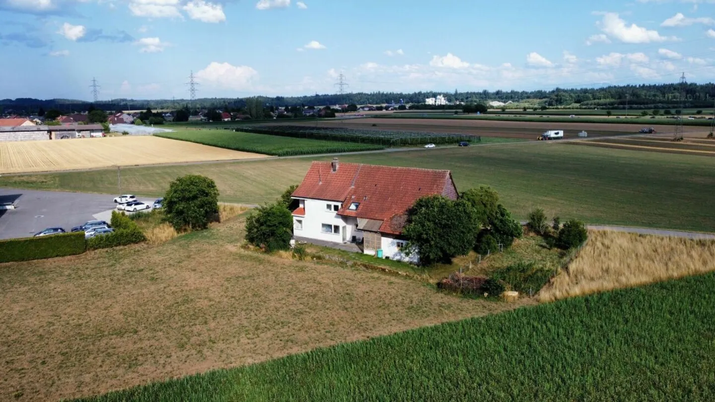 Farmhouse with Barn on 2,178 m² - Freedom, Charm and Countless Possibilities - Photo 4 of 13