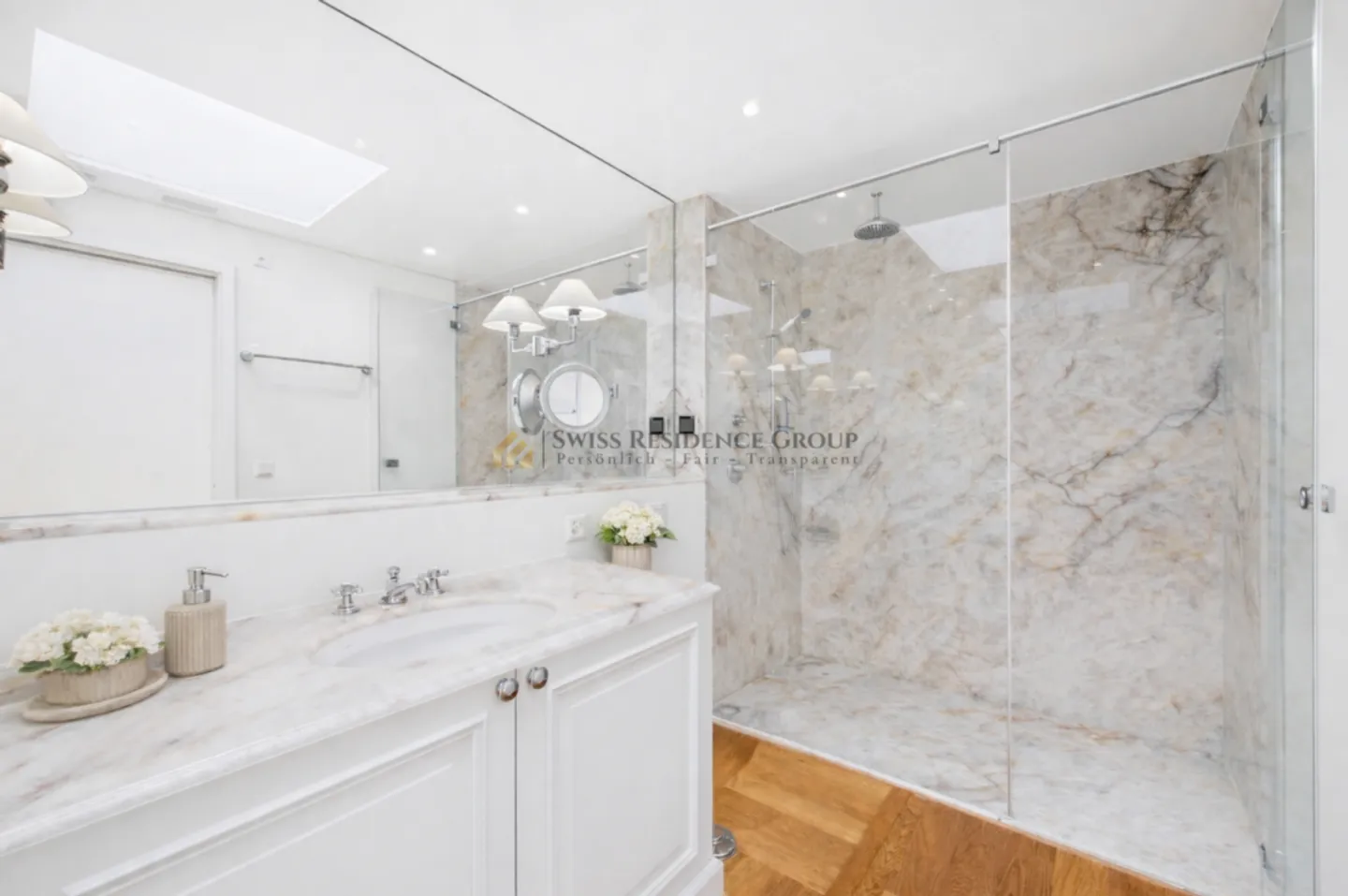 Dreamlike Attic with Mountain View - Exclusive Residential Jewel - Photo 11 of 12