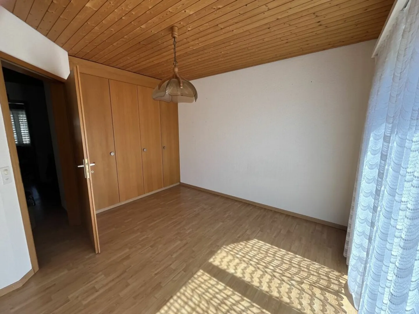 Charming semi-detached house with large garden and plenty of potential in a quiet location in Bözen - Photo 5 of 13