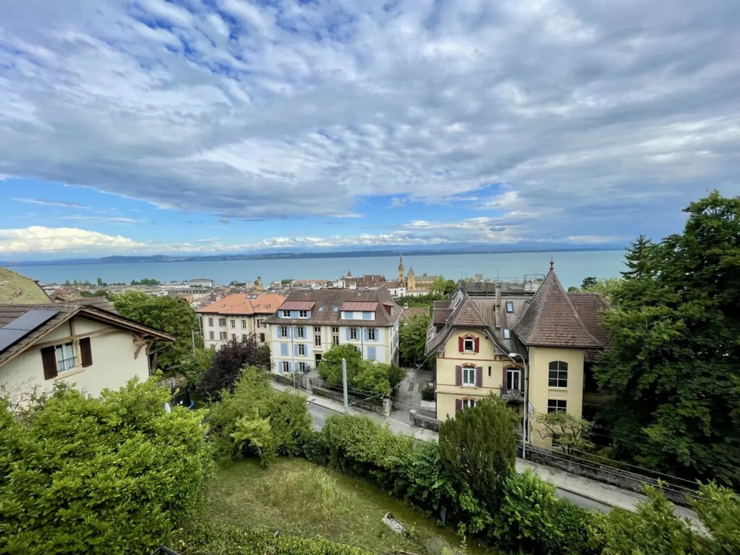 Appartamento di 3 stanze, terrazza con vista sul lago e sulle Alpi - Foto 5 di 13