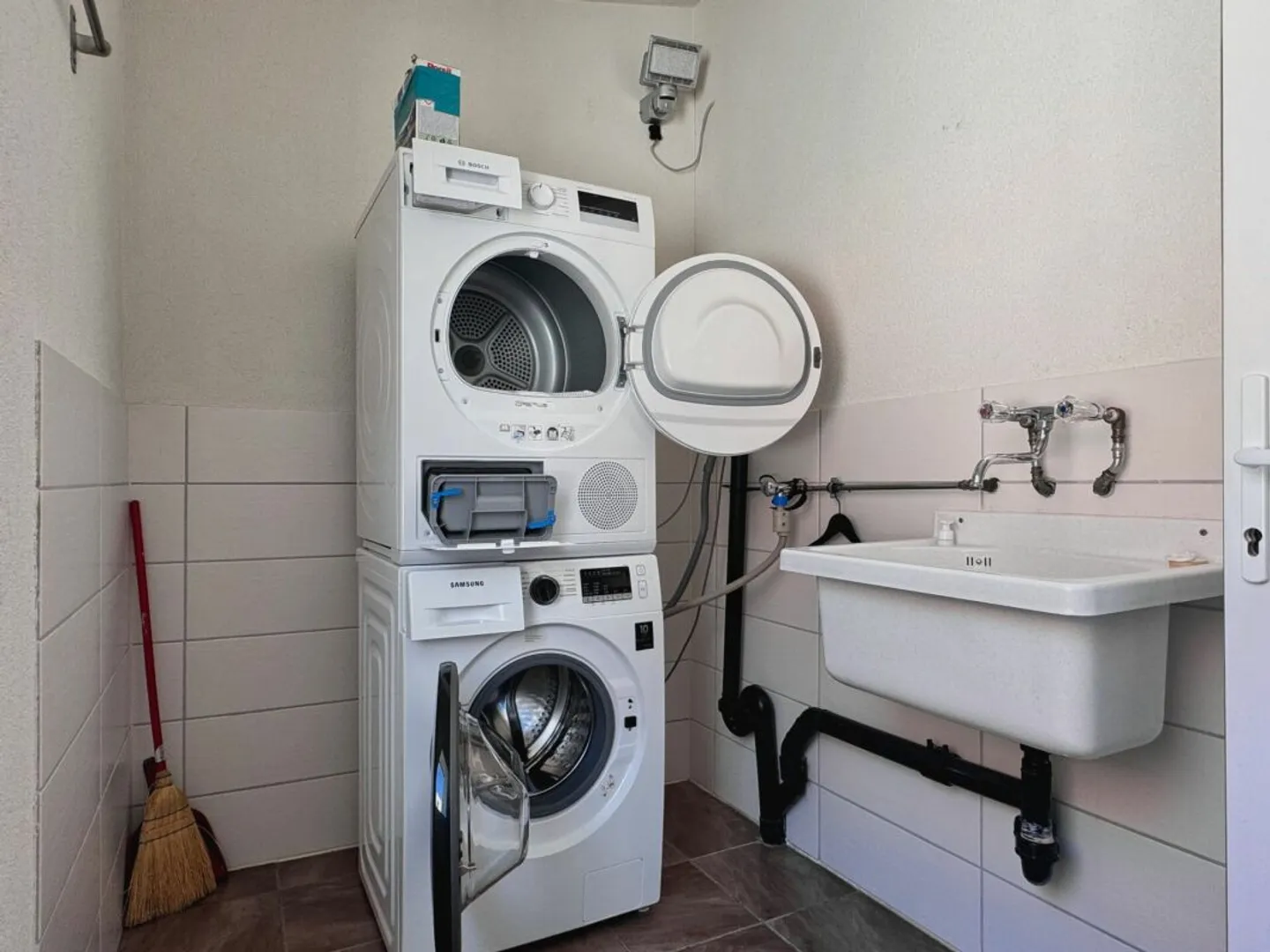 Helle Wohnung mit diversen Extras an idyllischer Lage - Photo 9 sur 12