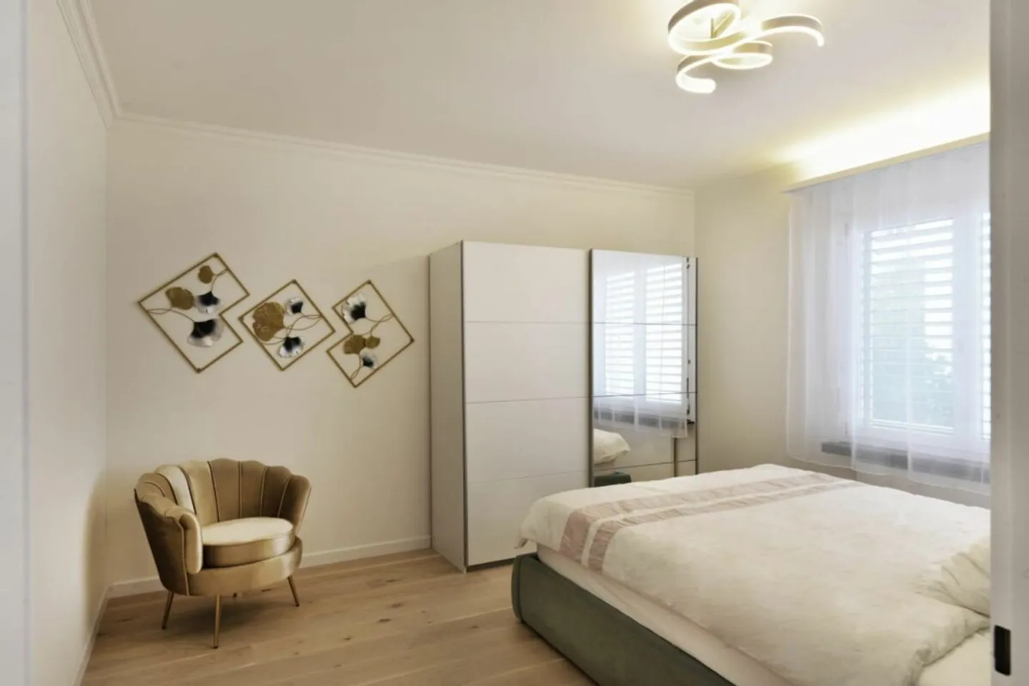 In the best location, furnished and including outdoor parking (limited from now until the end of August max.) - Photo 8 of 12