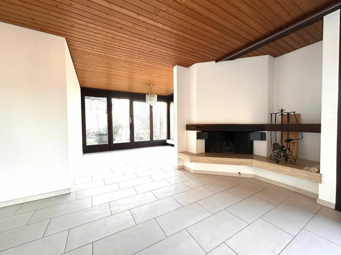 Single-family house in a beautiful residential area with great views - Photo 11 of 13