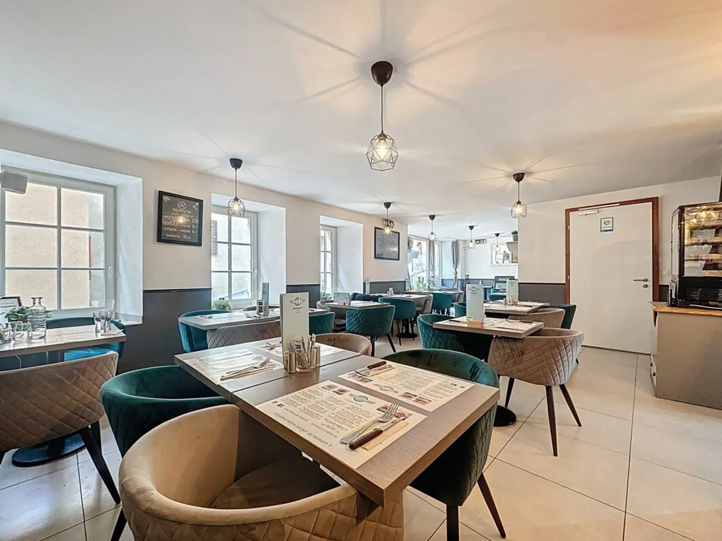 SPAZIO COMMERCIALE IN PPE CON UNA POSIZIONE IDEALE - Foto 3 di 13