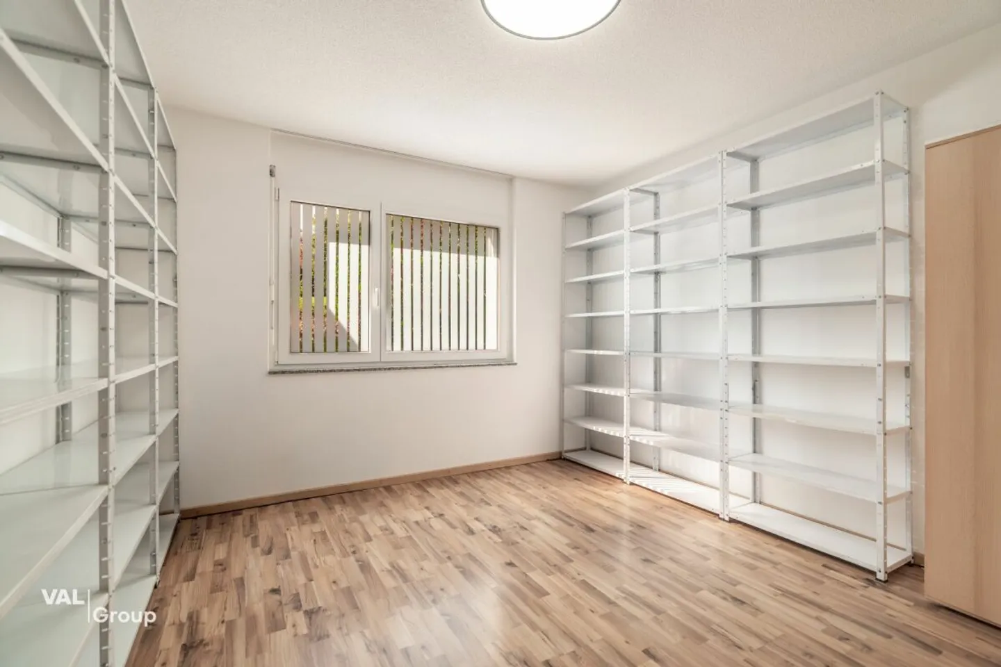 Wohnen mit Platz und Ruhe: Familienhaus in Niedergampel - Foto 10 von 13