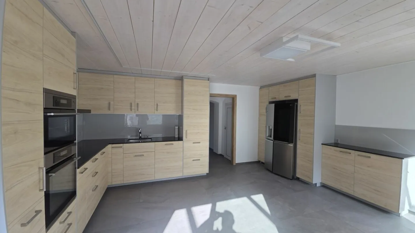 Completely renovated 5.5 room apartment with private entrance, winter garden and vaulted cellar - Photo 6 of 13