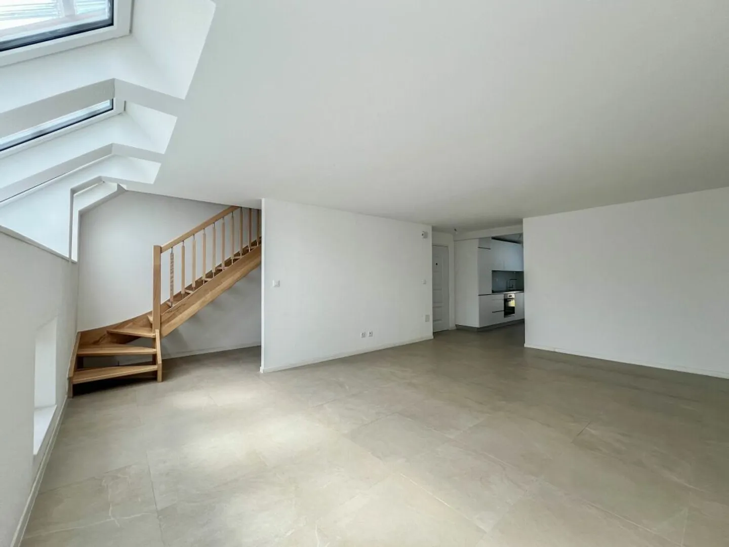 Charmant duplex de 4 pièces entièrement rénové pour du rendement - Foto 1 von 13