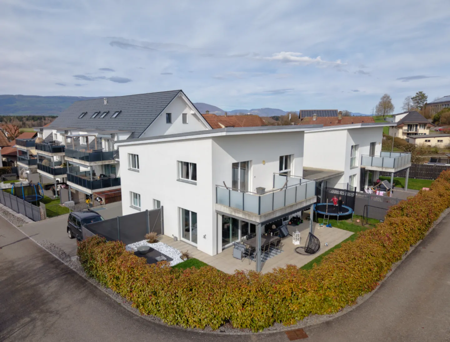 Grosszügiges Familienhaus mit Garten - Foto 1 von 9