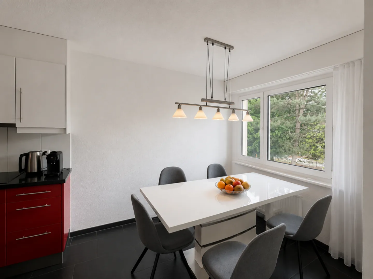 Bright 4.5 Room Apartment in a Family-Friendly Neighborhood - Photo 8 of 13