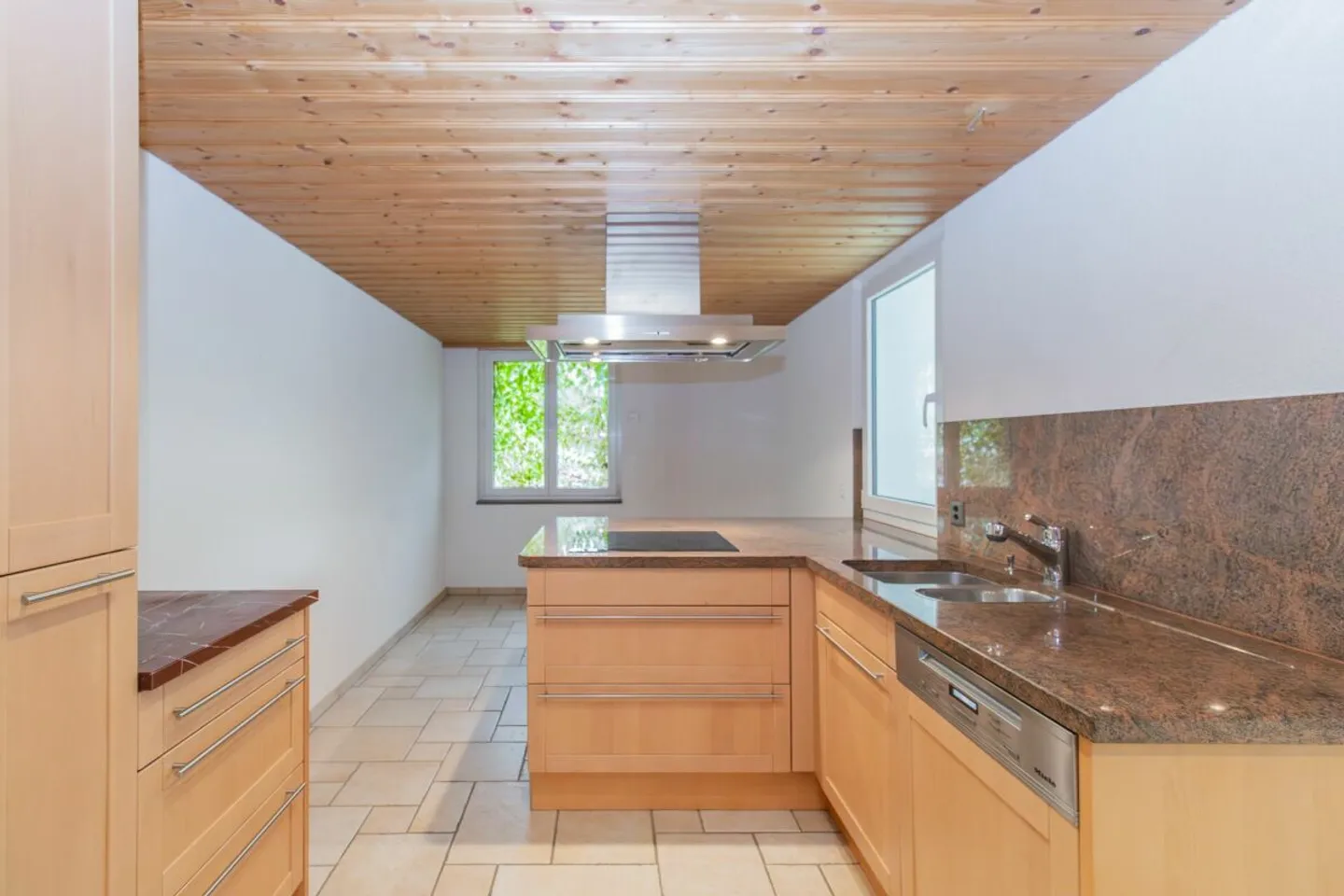 Spacious 3.5-room garden apartment - Comfortable living with winter garden and private outdoor area - Photo 5 of 13