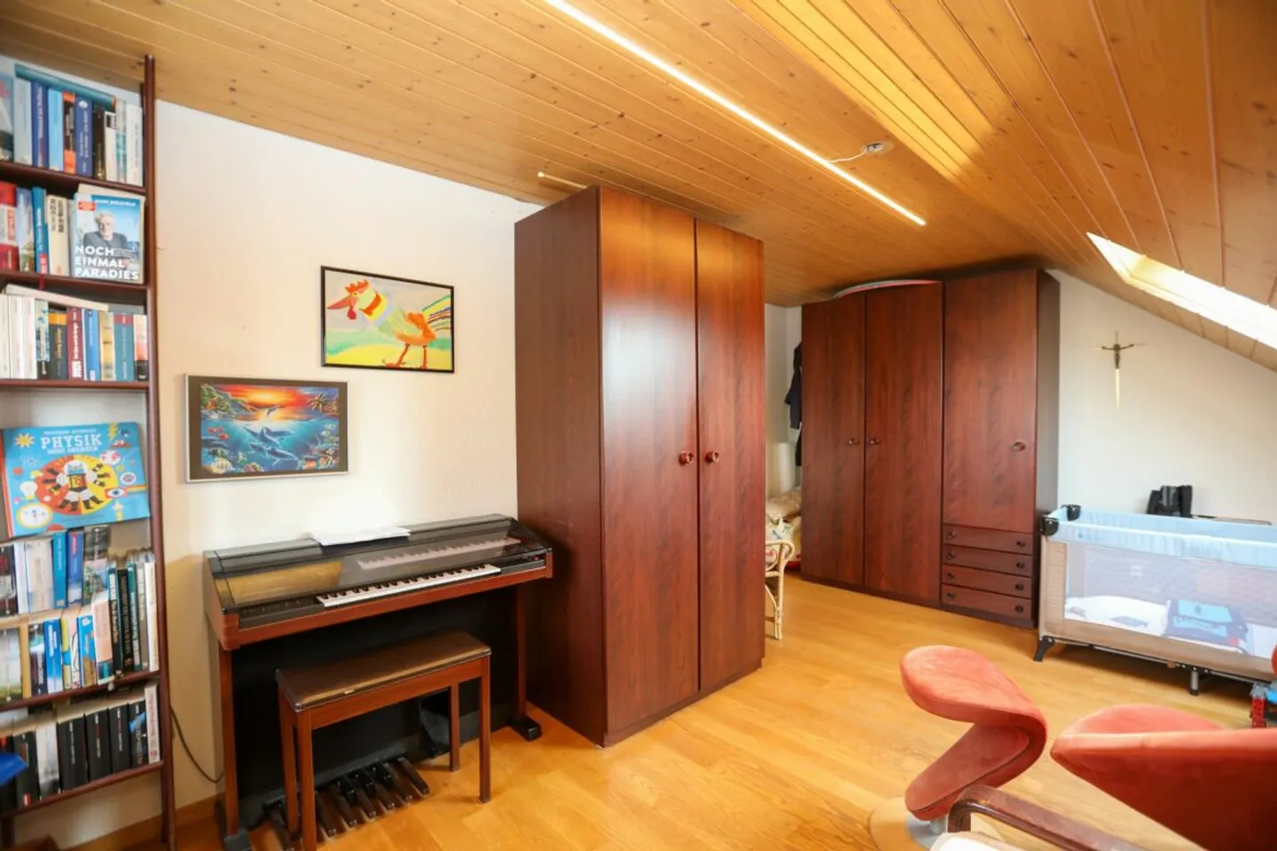 Family-friendly semi-detached house with space and garden - Photo 7 of 11