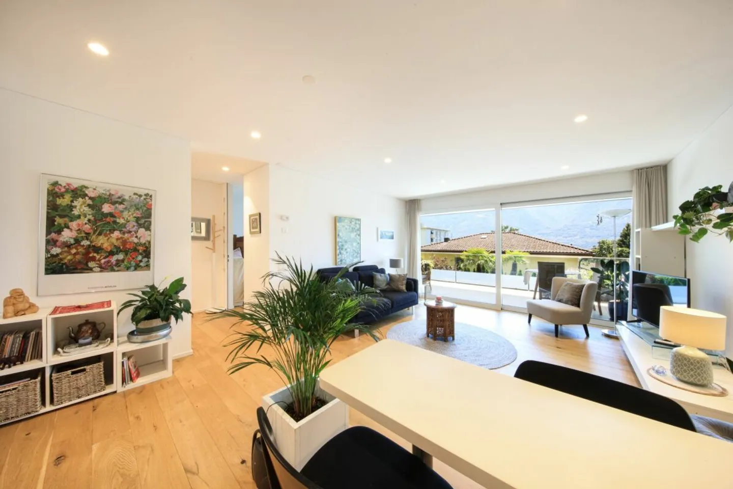 MINUSIO - Moderne 2.5-Zimmer-Wohnung mit grosszügiger Terrasse - Foto 2 von 12