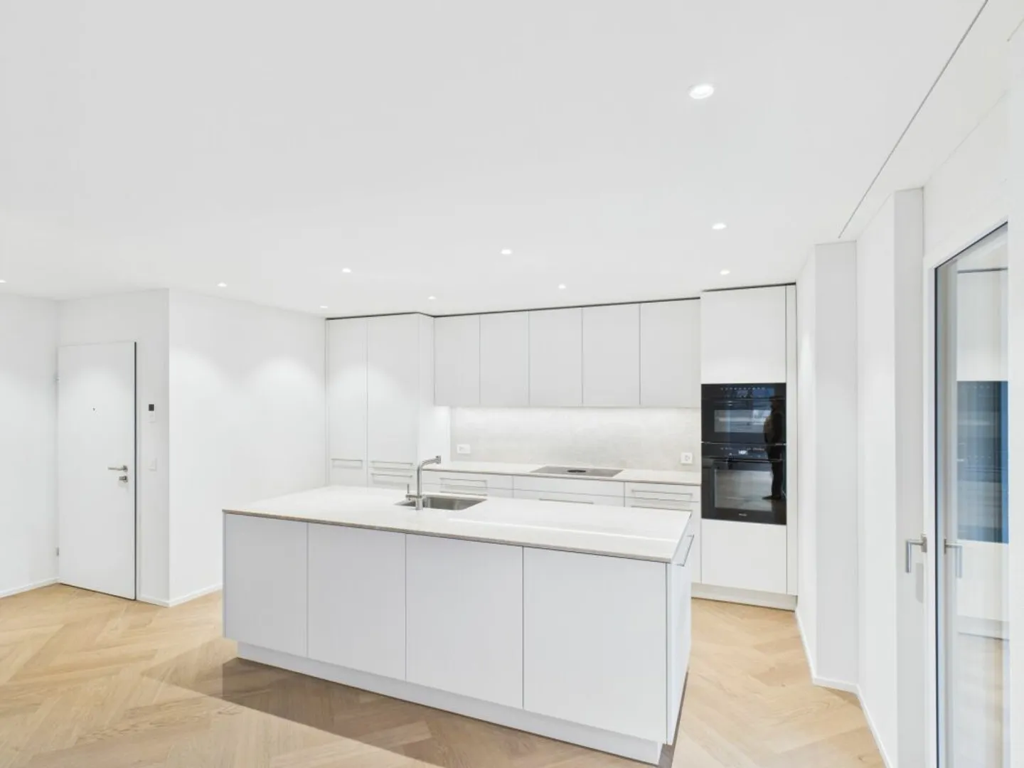 Modern and bright with high-quality finishing standards - Photo 1 of 13