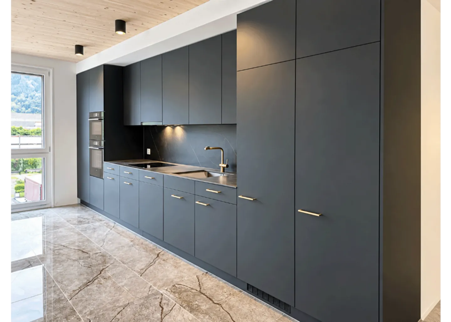 Appartement en duplex de 5,5 pièces luxueux - Photo 2 sur 13