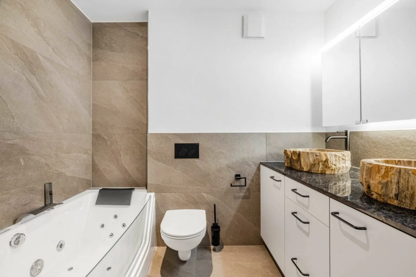 Première occupation : Appartement 5.5 pièces entièrement rénové et lumineux dans un emplacement calme - Photo 5 sur 10