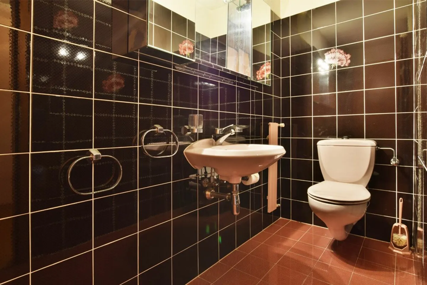 Appartement spacieux à rénover dans un quartier résidentiel - Photo 11 sur 13