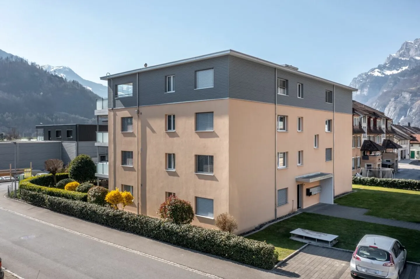 Appartement en attique ensoleillé avec grande terrasse - Photo 2 sur 10