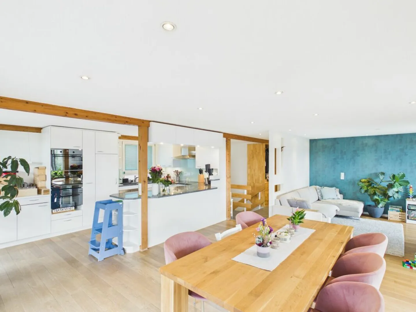 Maison semi-détachée spacieuse et bien entretenue - Photo 1 sur 12