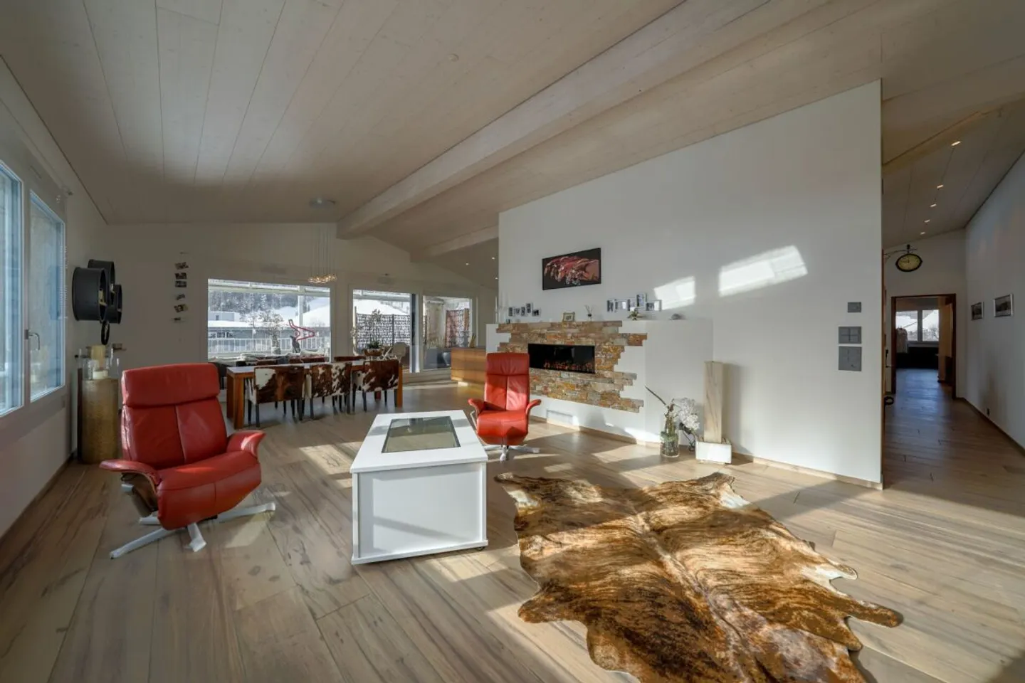 Extraordinary 4.5 Room Oasis with Style and 6 m Ceiling Height, Spa Ensuite Bathroom & Glazed Loggia - Photo 2 of 13