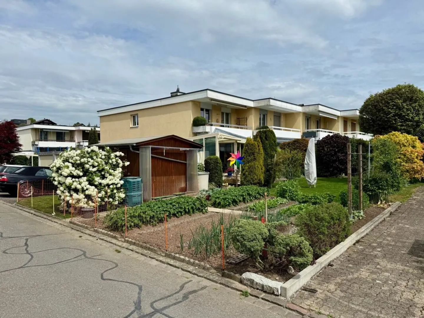 Casa a schiera angolare di 4,5 locali con pergola e bellissimo giardino - Foto 2 di 7
