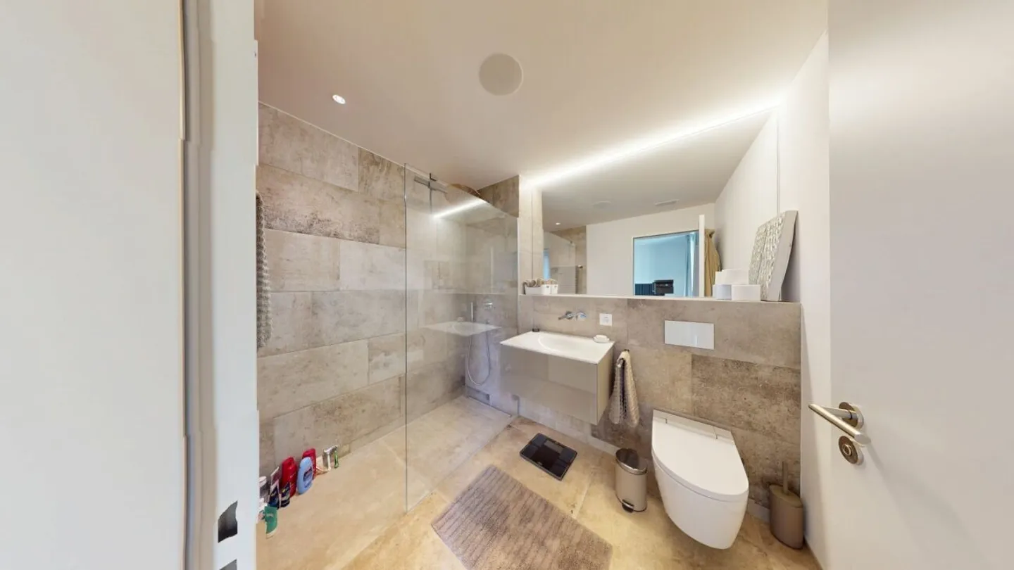 Luxurious 3.5-room smart home apartment with winter garden balcony &amp; E-charging station in Ballwil - Photo 8 of 13