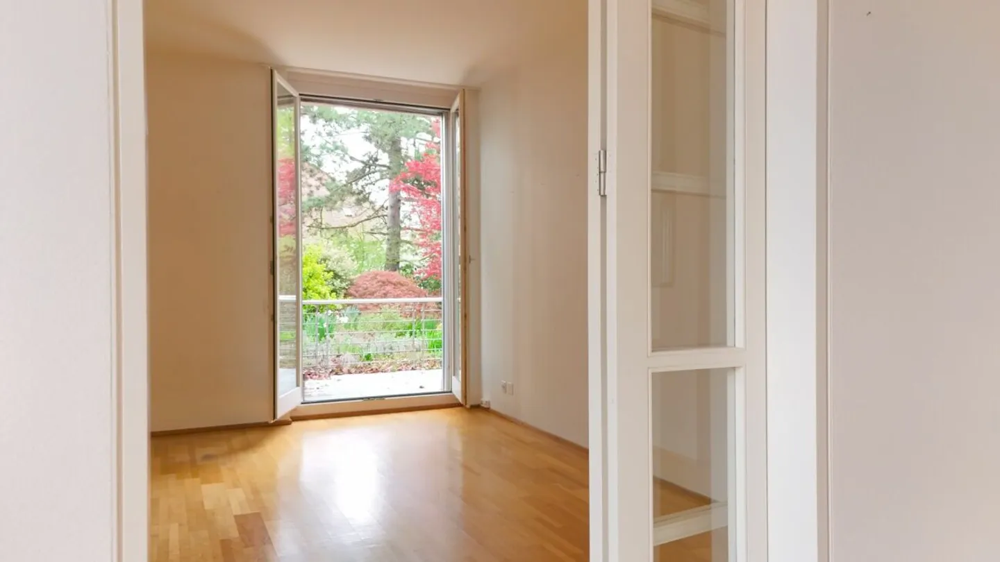 Renovated apartment with fireplace & 2 terraces - Bruderholz - Photo 5 of 7