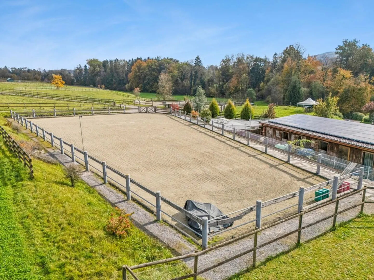 Installation équestre de rêve avec différentes surfaces de mouvement et beaucoup de pâturages à Dotnacht - Photo 2 sur 13