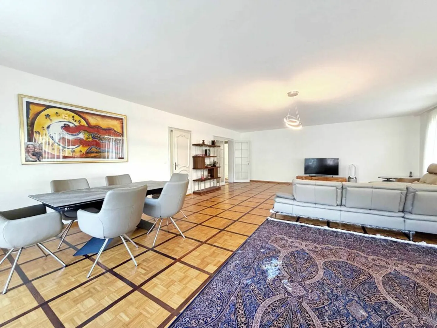 Beautiful spacious apartment with two balconies - Photo 7 of 13