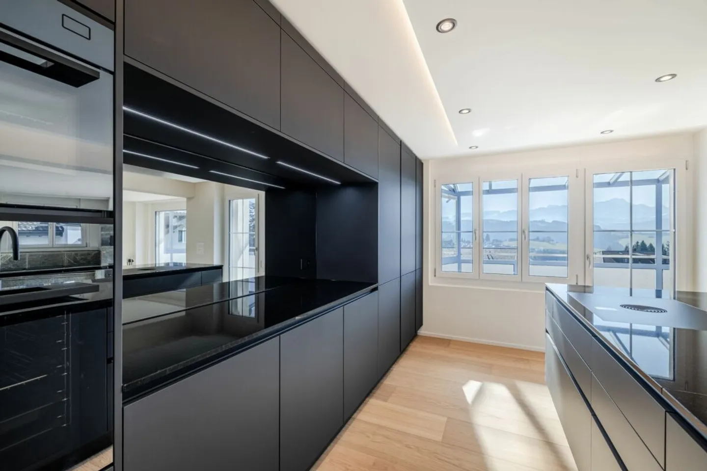 Exclusive, modern and with breathtaking views of the Säntis: 6.5-room maisonette attic dream with private roof terrace - Photo 8 of 13