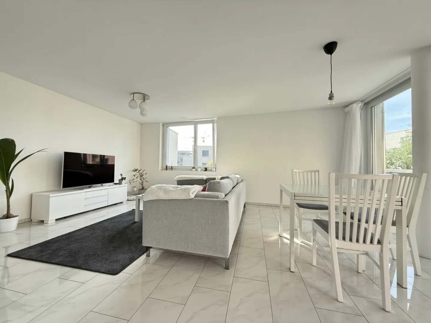 Charmante Wohnung mit grosser Terrasse - Foto 3 von 6