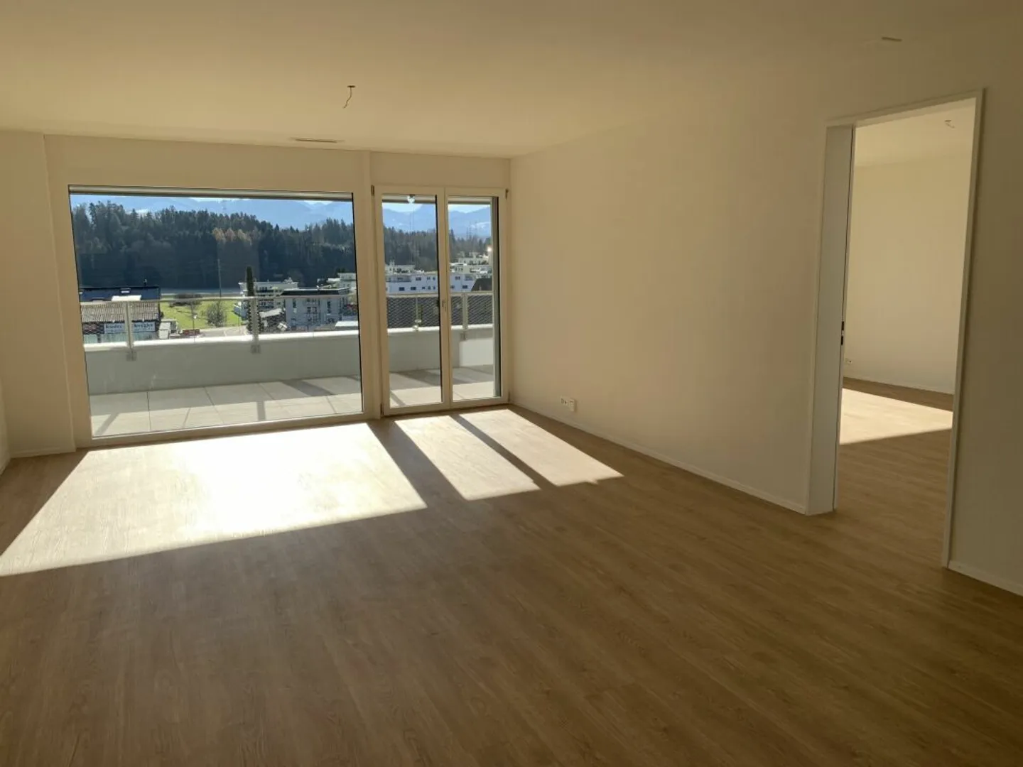 Newly built, modern 2.5-room apartment in the SONNENBÜEL development in Eschenbach - Photo 3 of 6