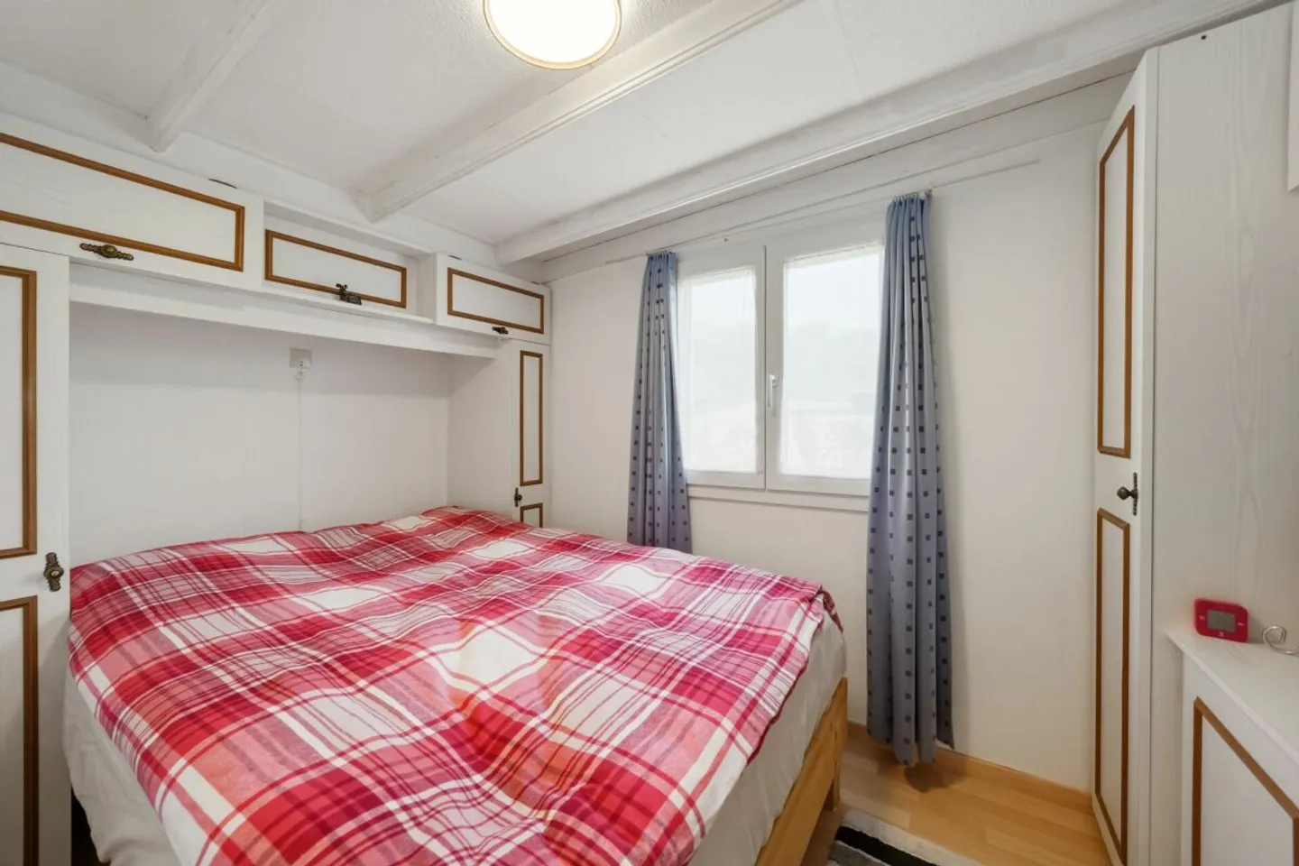 Well-maintained mobile home with 549 m² of land, a total of 5 plots with great development potential - Photo 8 of 13