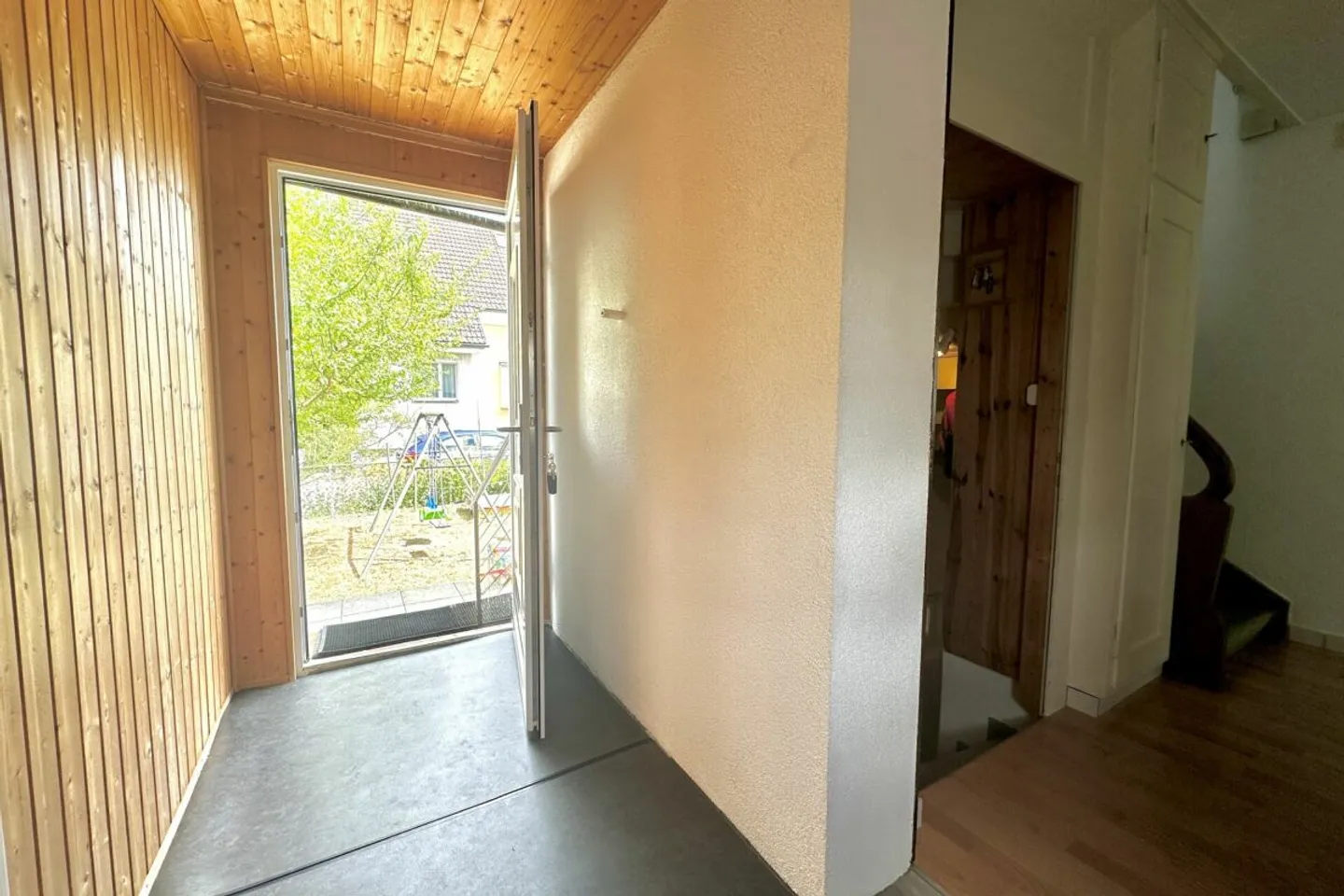 Detached single-family house directly at Lenzburg train station - Photo 7 of 13