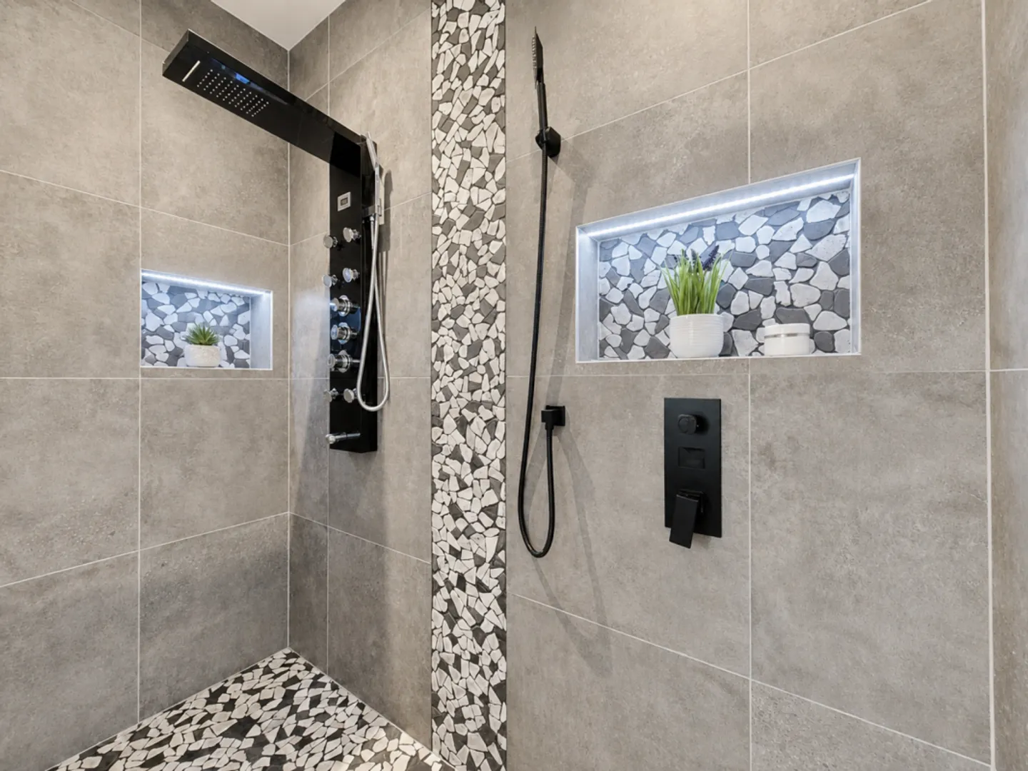 EXCEPTIONAL SEMI-DETACHED VILLA IN THE HEART OF BEX - Photo 11 of 12