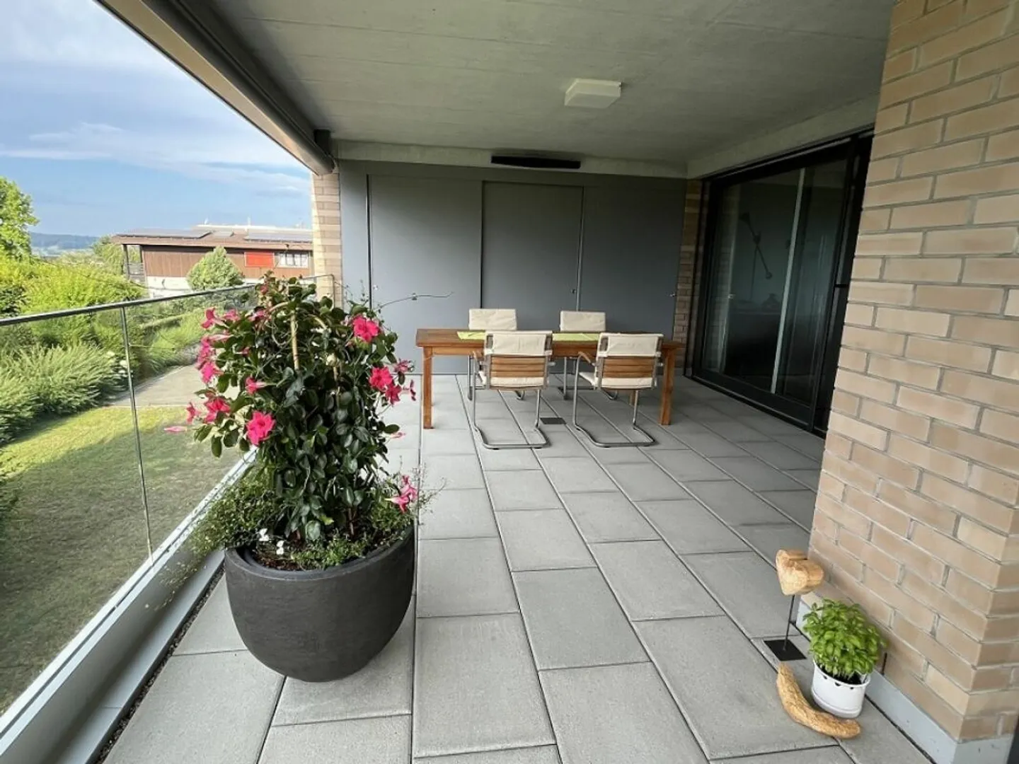 Exclusive ground floor apartment with huge balcony and great view - Photo 11 of 12