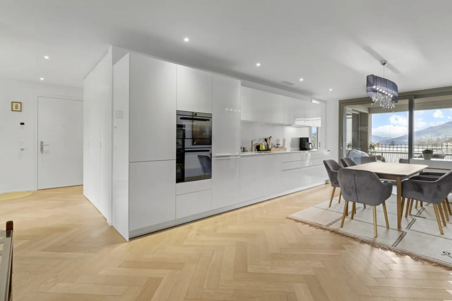 Modernes Apartment mit Seeblick - Foto 3 von 9