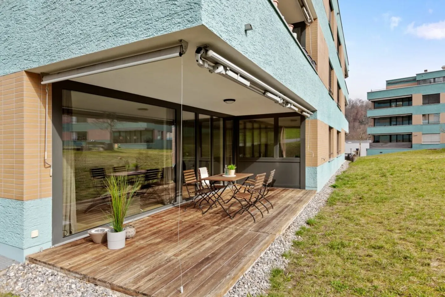 Exclusive Living in the Green and Yet Close to the City - Photo 2 of 13