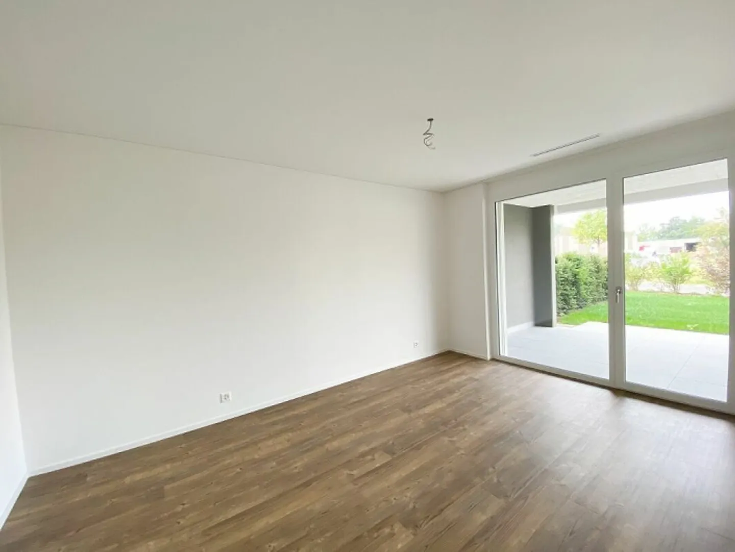 Garden apartment with great seating area seeks new tenants - Photo 6 of 7